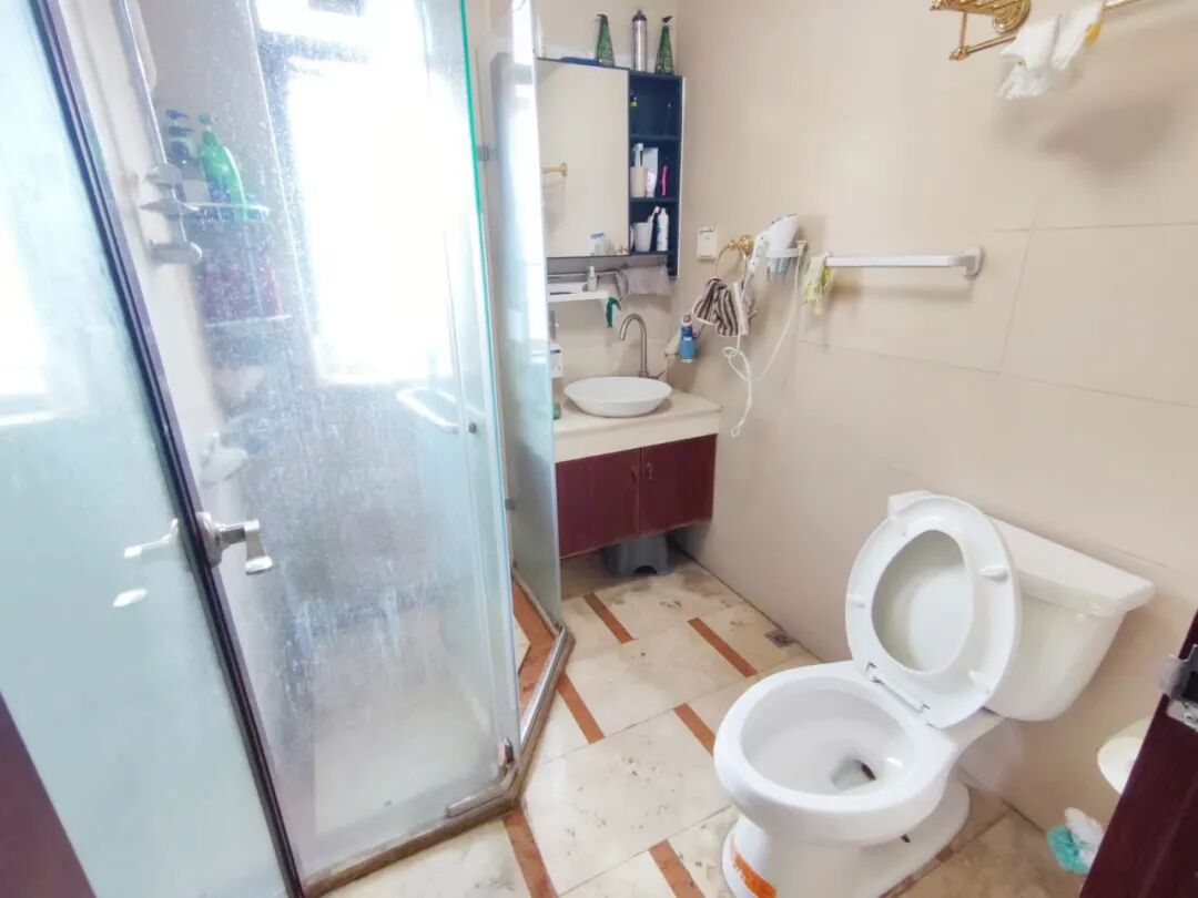 天河北总价825万 | 银汇华庭，100平大三房， 舒适南向，业主急售！