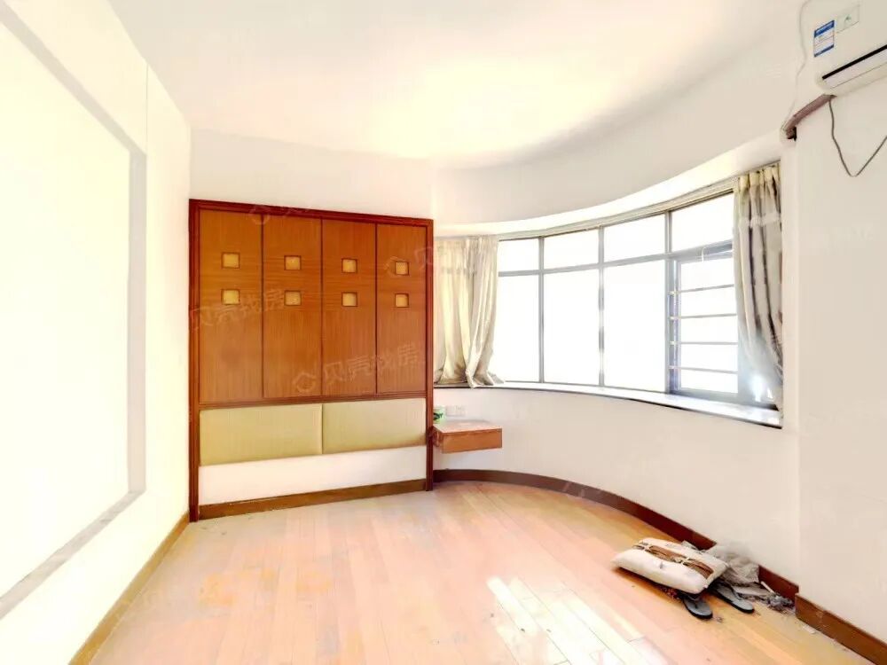 天河北总价697万三房 | 太阳广场，114平，双地铁带学位，诚心出售！