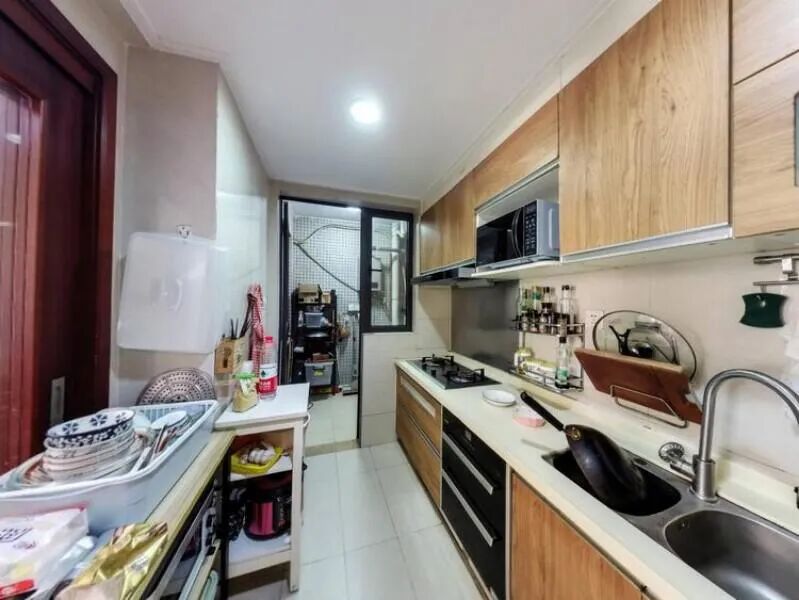 天河北总价1870万 | 保利中宇广场，151平，厅出大阳台、楼龄新、户型实用、业主急售！