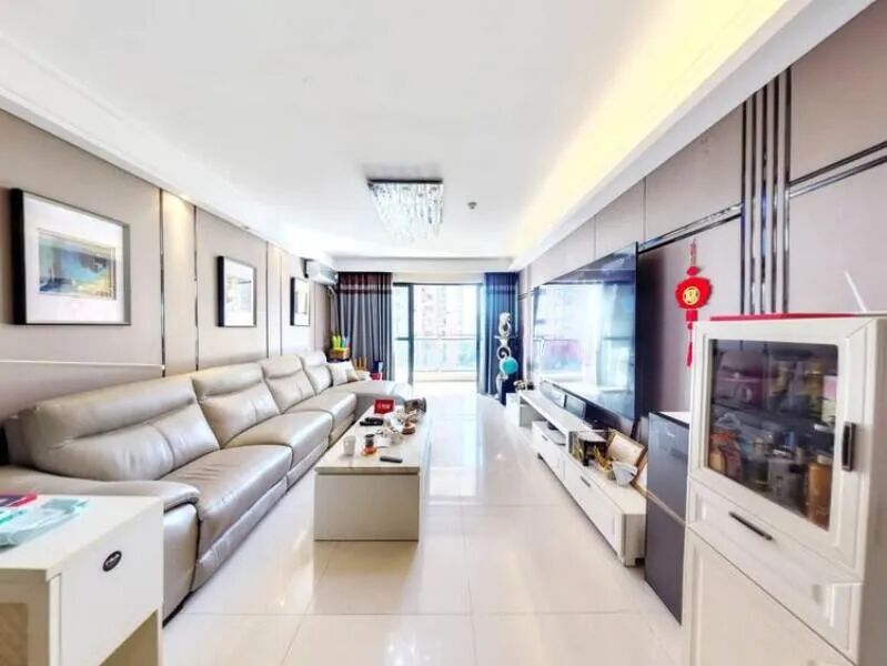 天河北总价1870万 | 保利中宇广场，151平，厅出大阳台、楼龄新、户型实用、业主急售！