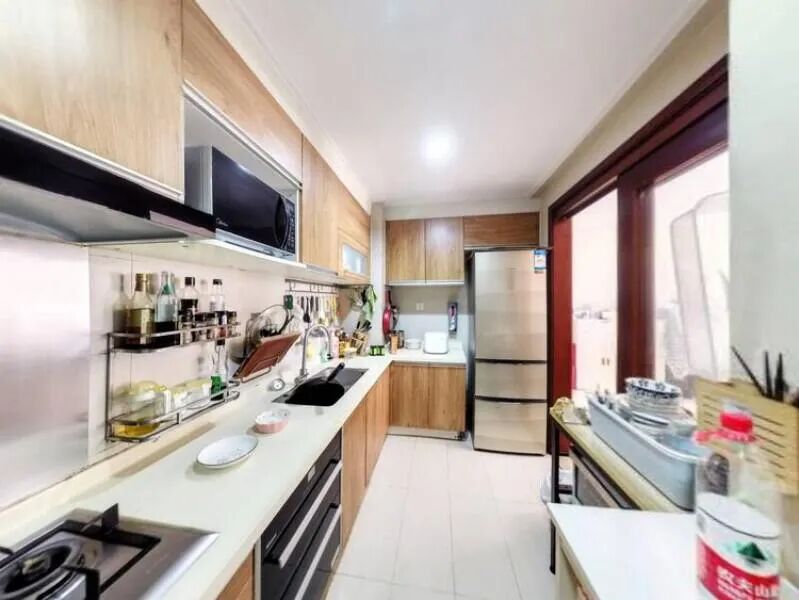 天河北总价1870万 | 保利中宇广场，151平，厅出大阳台、楼龄新、户型实用、业主急售！