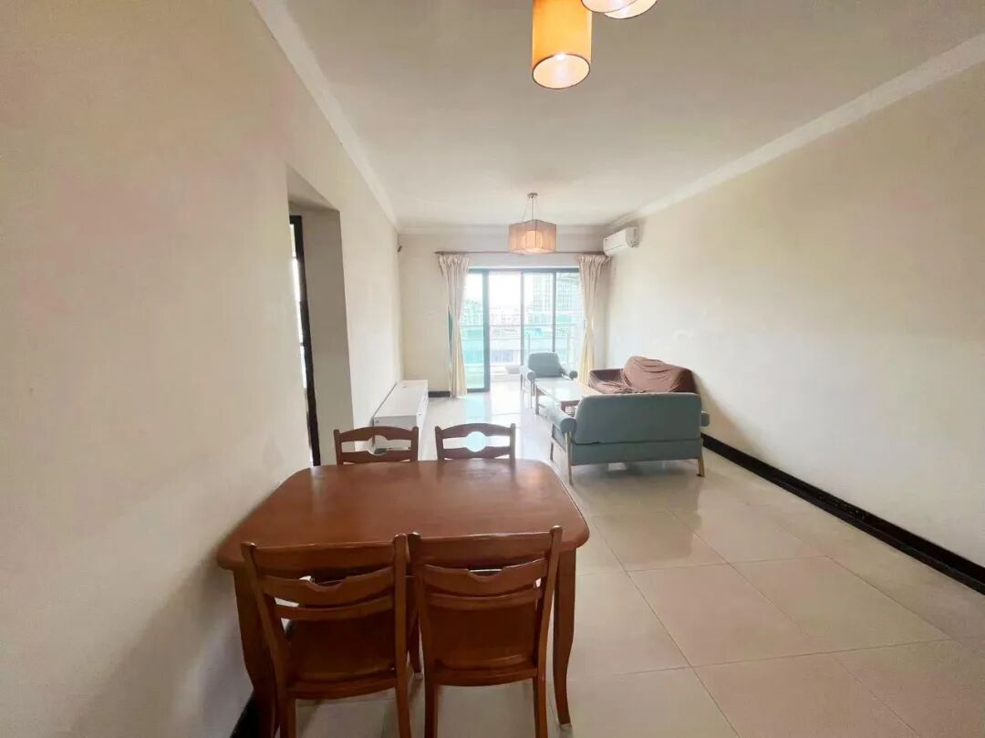 天河北二手房【金碧翡翠华庭】79平，总价680万！