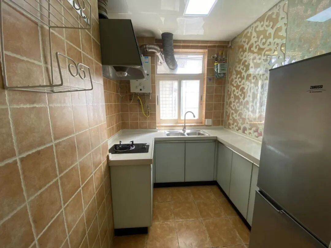 天河北总价450万 | 鸿翔大厦，56平两房，即买即入住！