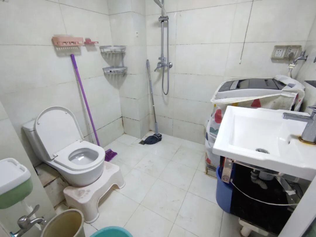 天河北龙口西小学总价350万两房| 天隆花苑，67平两房，装修保养不错