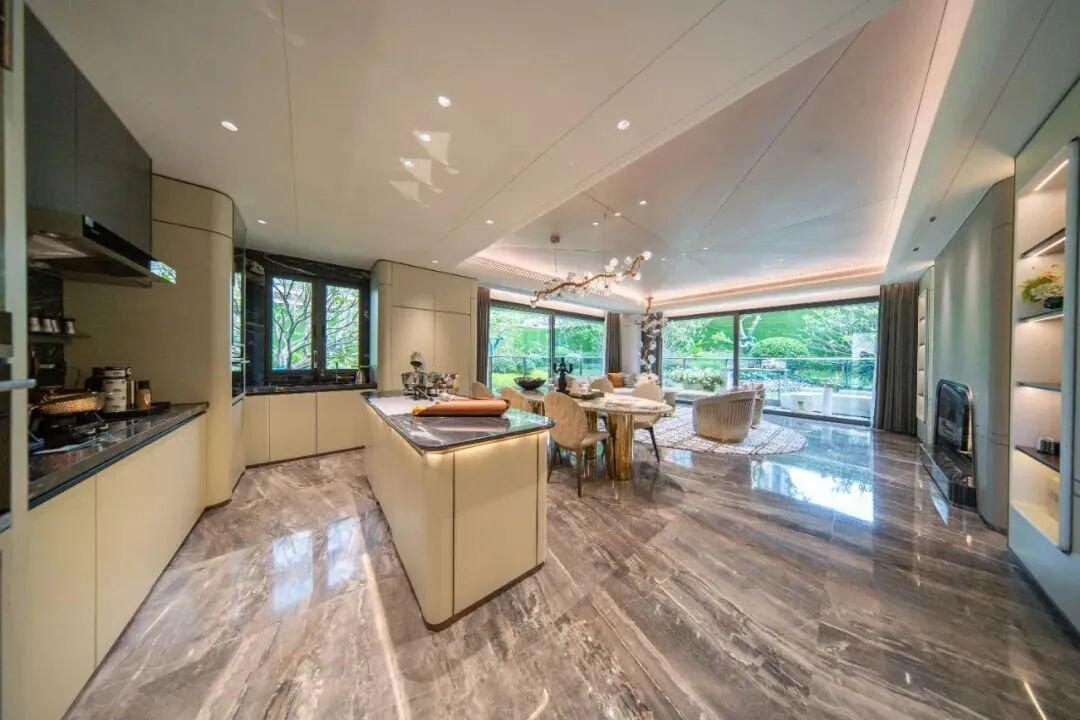 值8万/平的楼盘，卖6万/平？谁*接受不了？