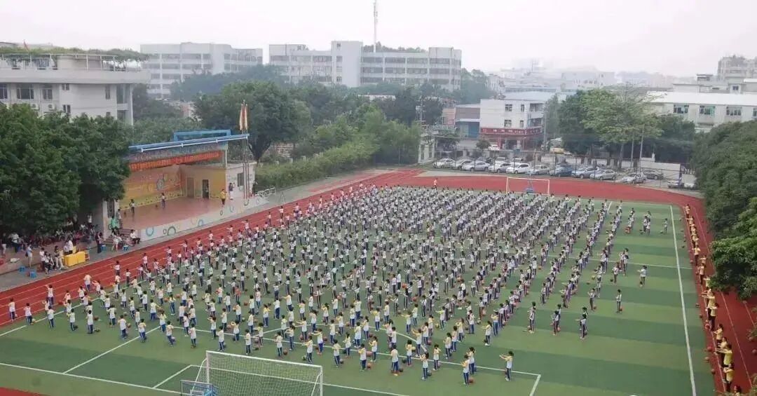 广州白云伟腾云星地铁口现房，77-127㎡二*四房！