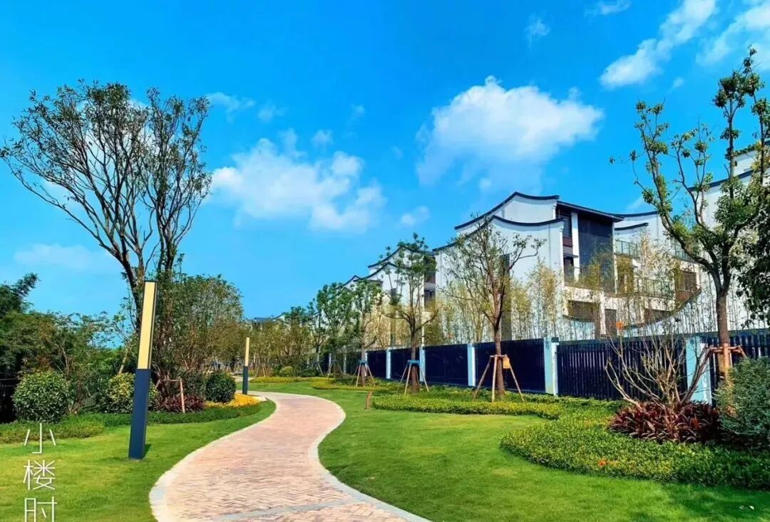 广州增城【保利小楼大院】建面145~214m²微派小别墅，均价1.8万
