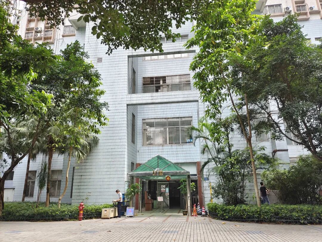 广州天河北二手房，穗园小区，*笋一套，102平方仅售700万！楼梯房的价！