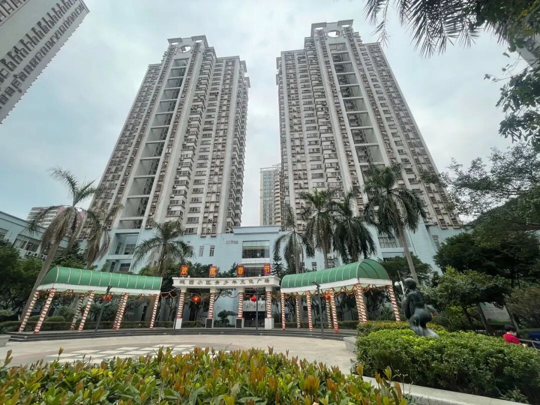 广州天河北二手房，穗园小区，*笋一套，102平方仅售700万！楼梯房的价！