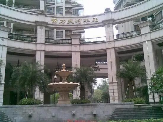 天河北富力天河华庭，188平方，东南北向4房2厅3卫，2200万！