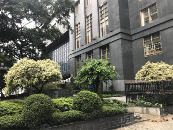 天河北天誉花园东南150平方1300万，可入读华阳小学！