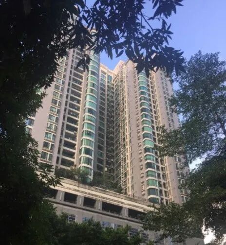 天河北天誉花园东南150平方1300万，可入读华阳小学！