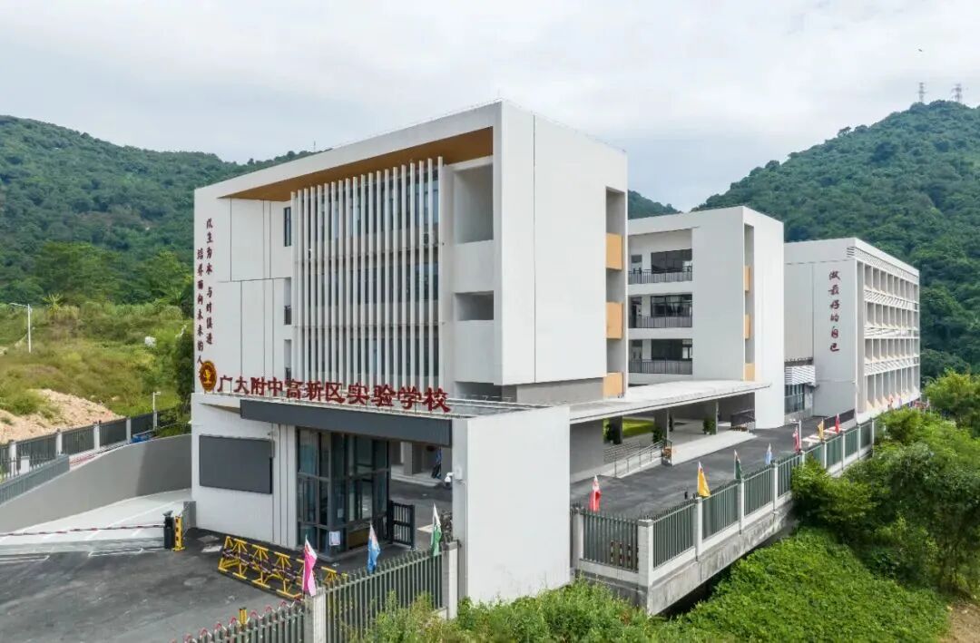 【保利锦上】75方三房，本周六开放营销*！