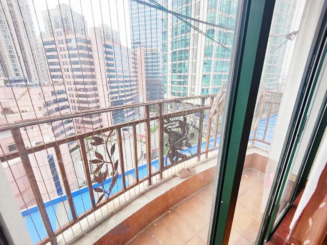 天河北总价1200万四房 |  天翔花园，165平大四房，双阳台、近地铁