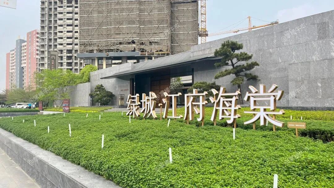 白云绿城江府海棠单价2.2万，总价250万！