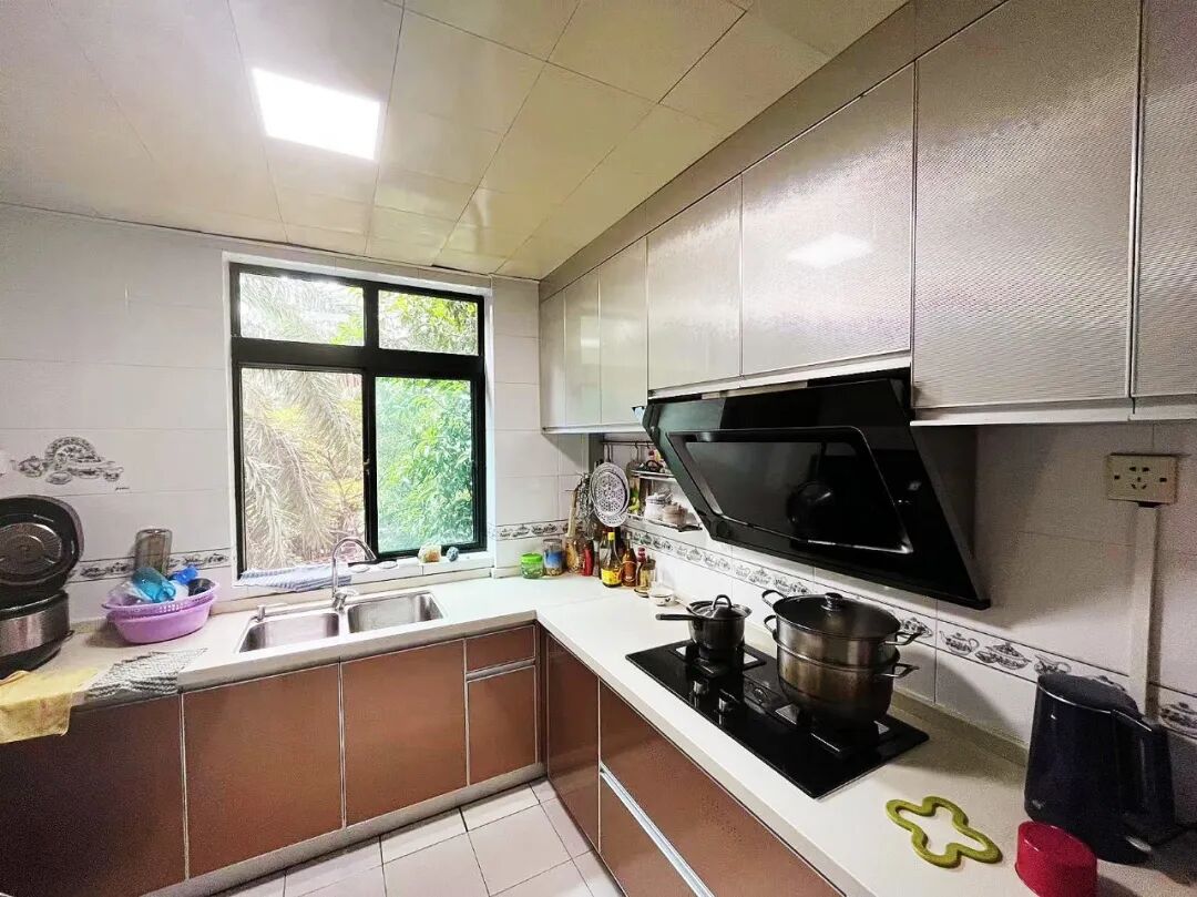 天河北总价1300三房| 芳草园二期，128平大三房，过五年*、无占学位、无贷款