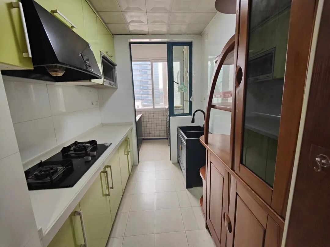 天河北总价1300三房| 金碧翡翠华庭，128平大三房，产权清晰、诚心出售