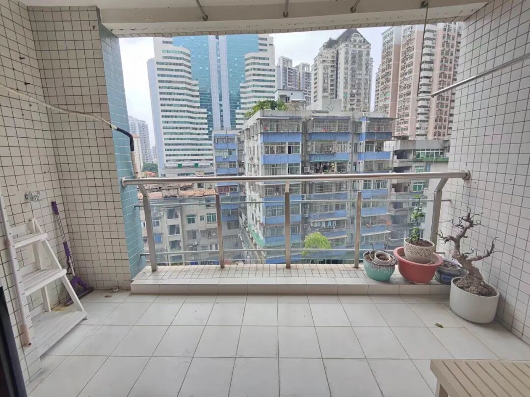 天河北总价1300三房| 金碧翡翠华庭，128平大三房，产权清晰、诚心出售