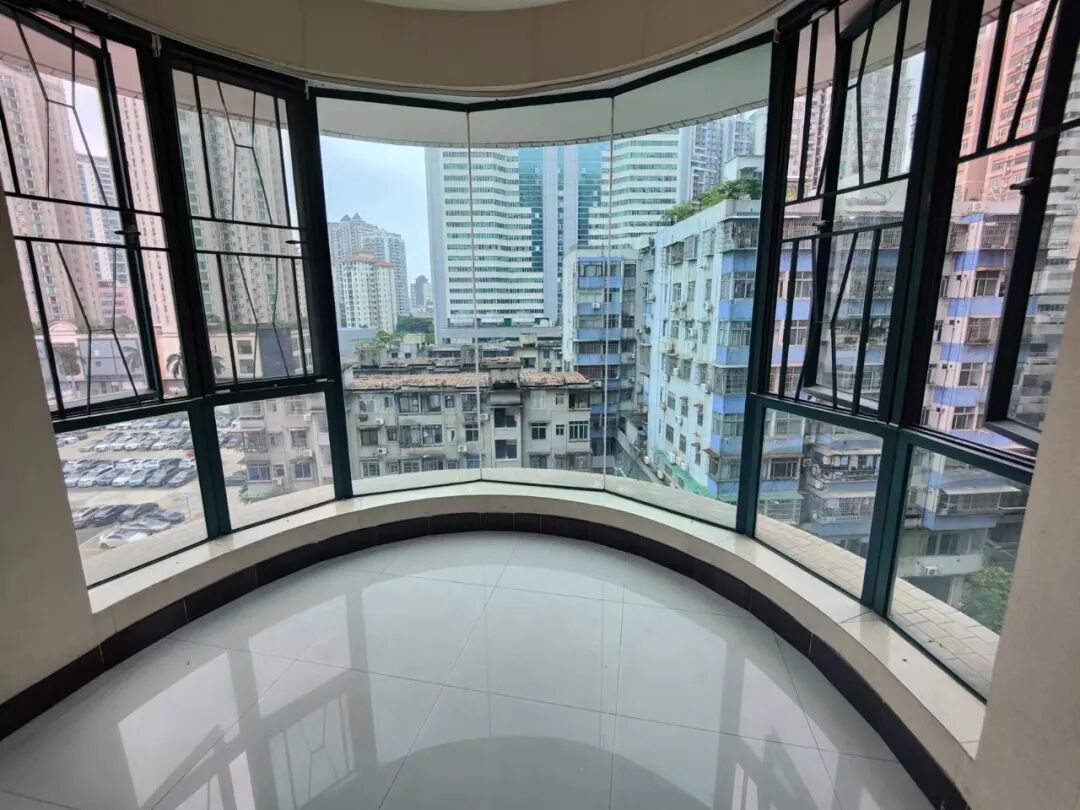 天河北总价1300三房| 金碧翡翠华庭，128平大三房，产权清晰、诚心出售