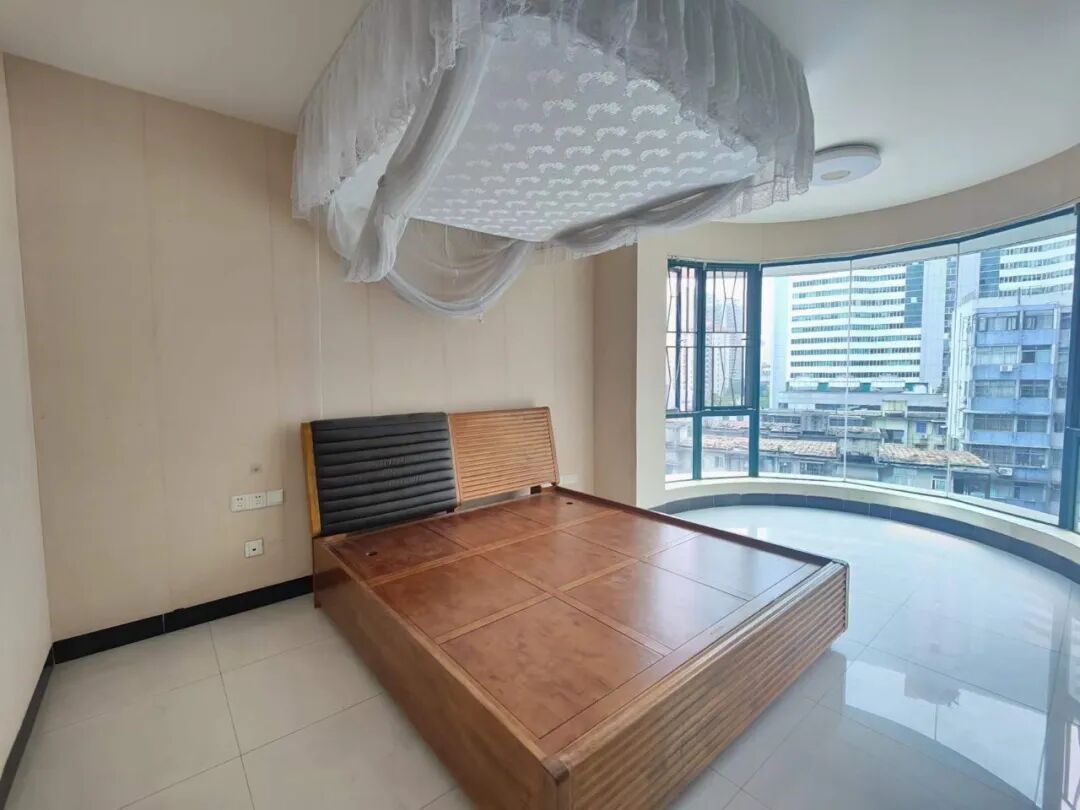 天河北总价1300三房| 金碧翡翠华庭，128平大三房，产权清晰、诚心出售