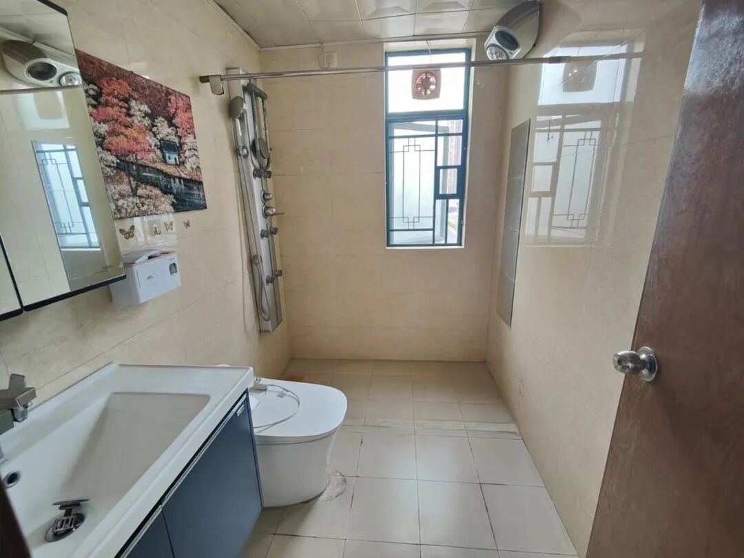 天河北总价1300三房| 金碧翡翠华庭，128平大三房，产权清晰、诚心出售