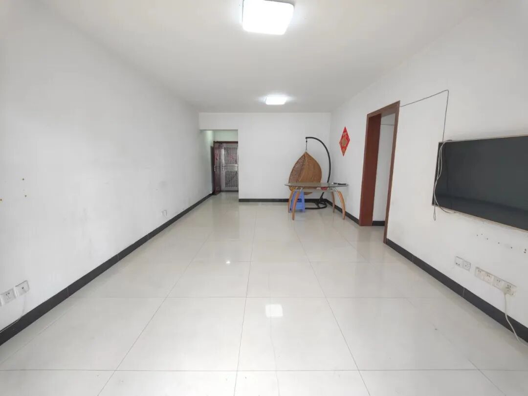 天河北总价1300三房| 金碧翡翠华庭，128平大三房，产权清晰、诚心出售