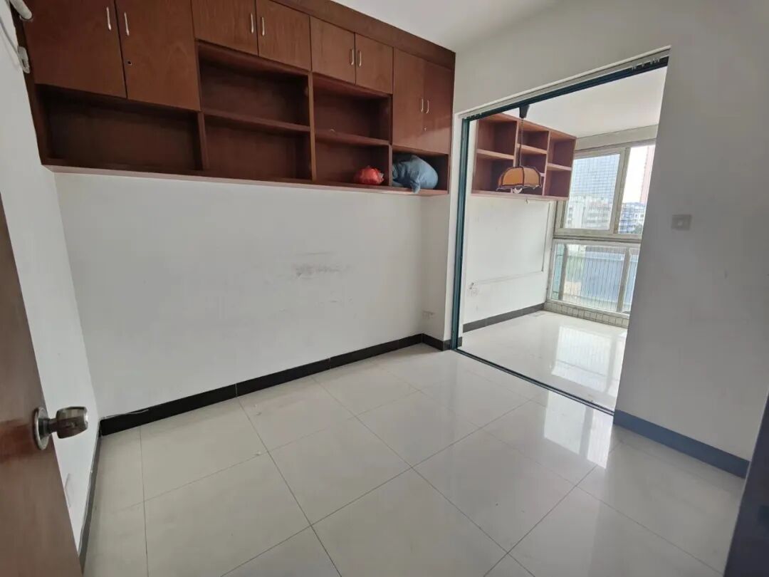 天河北总价1300三房| 金碧翡翠华庭，128平大三房，产权清晰、诚心出售