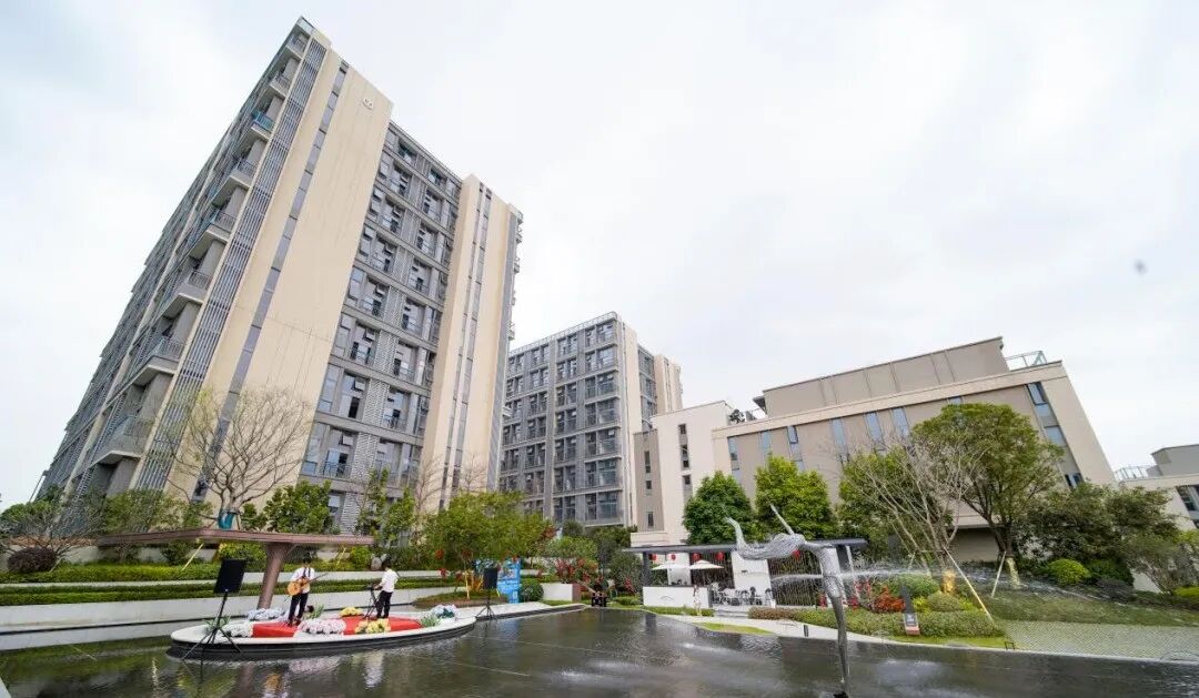 天河公寓+地铁700米+即买即住带阳台+双钥匙 ″ （天河云商汇）