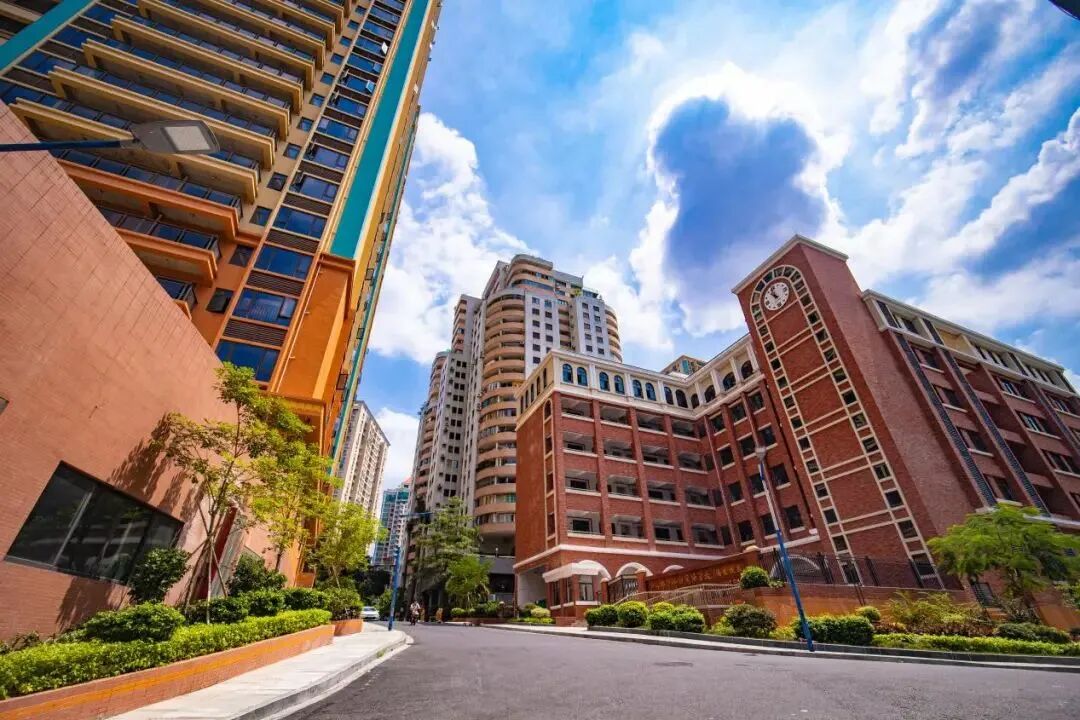 广州豪宅爆发年，认准越秀全新盘淘金半山御庭!