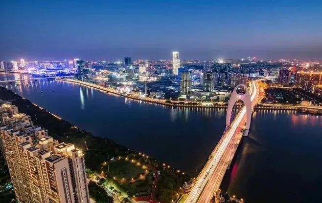 奥园恒基学苑壹号，*付38万起，建面105-225㎡，一线江景豪宅