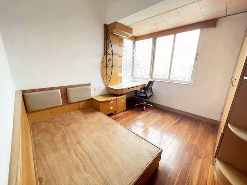 天河北总价868万四房 |  华天国际广场，120平四房，双地铁 、业主诚心出售