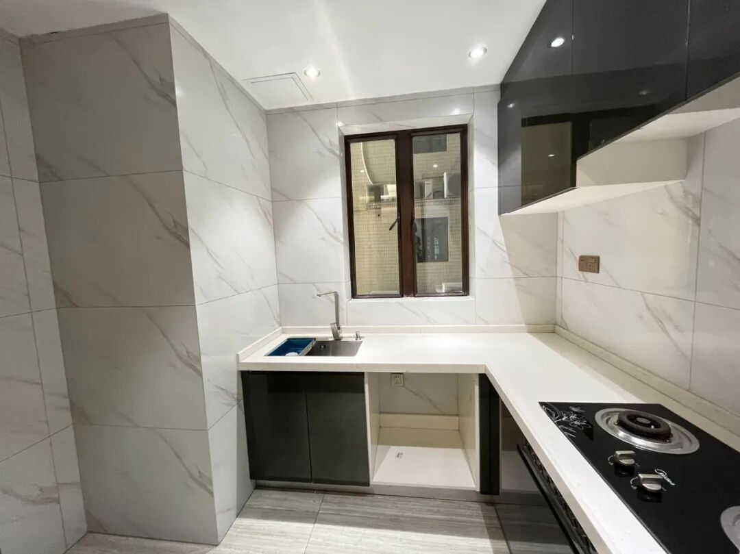 天河北总价1200万三房 |  希尔顿阳光，118平三房，厅出大阳台、安静南向