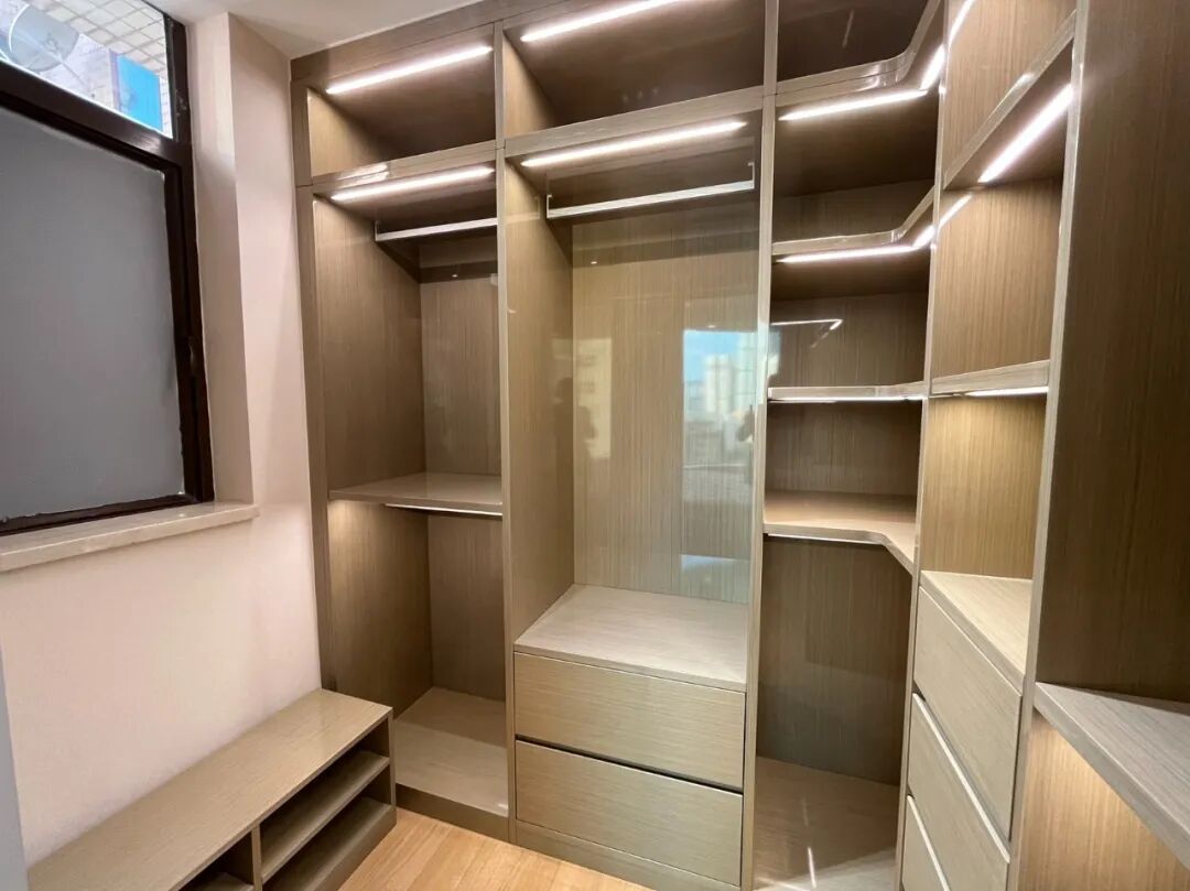 天河北总价1200万三房 |  希尔顿阳光，118平三房，厅出大阳台、安静南向