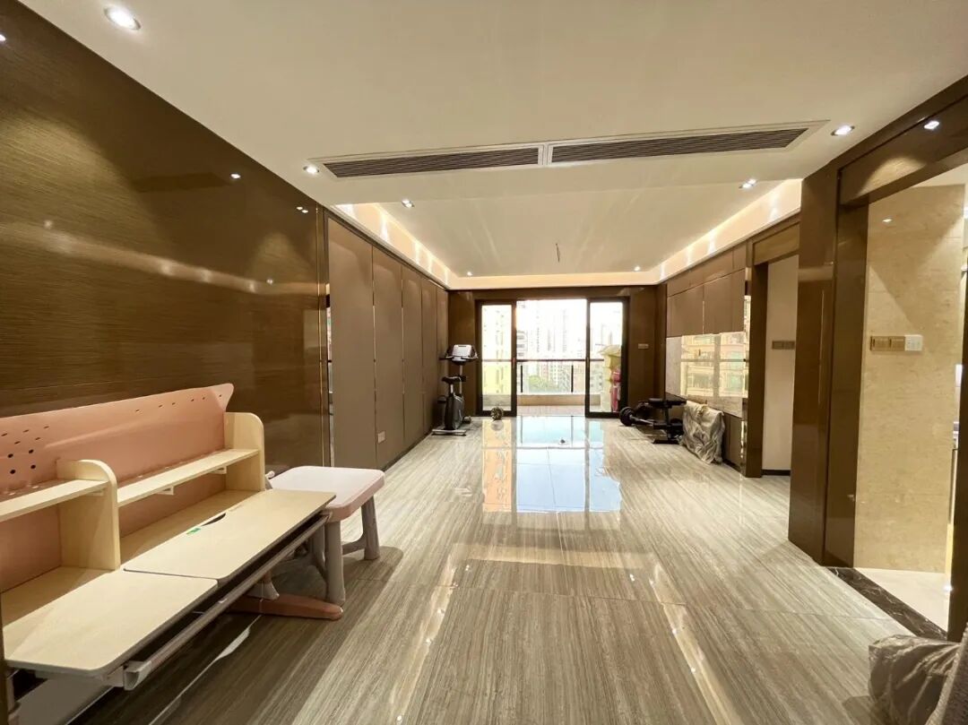 天河北总价1200万三房 |  希尔顿阳光，118平三房，厅出大阳台、安静南向