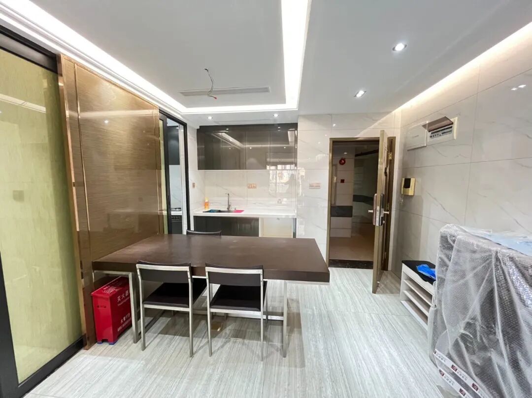 天河北总价1200万三房 |  希尔顿阳光，118平三房，厅出大阳台、安静南向