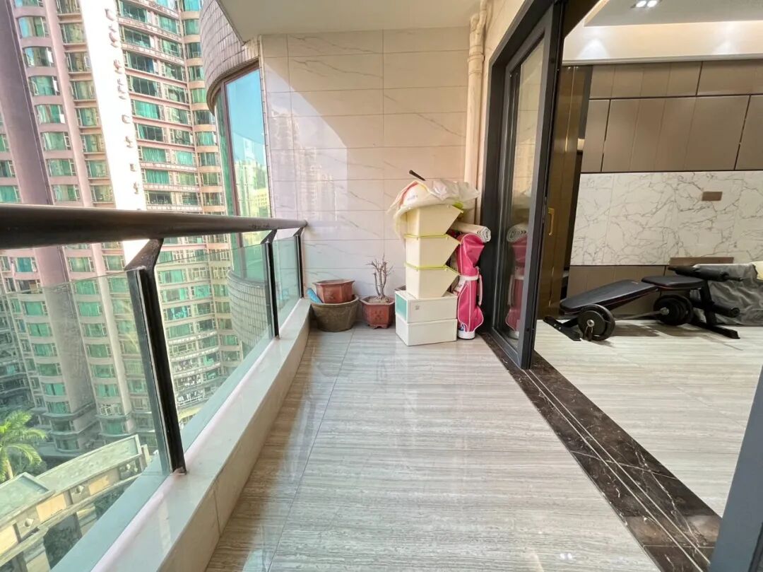 天河北总价1200万三房 |  希尔顿阳光，118平三房，厅出大阳台、安静南向