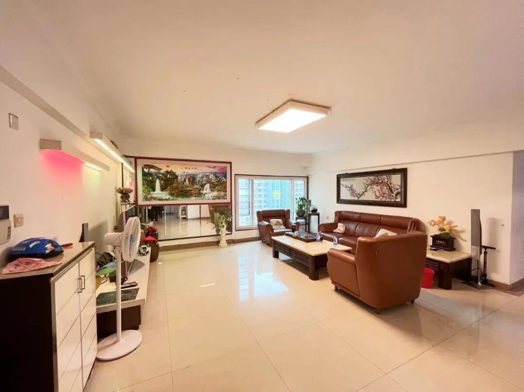 天河北总价1258万四房 | 华标广场，165平三房，无抵押、急售！