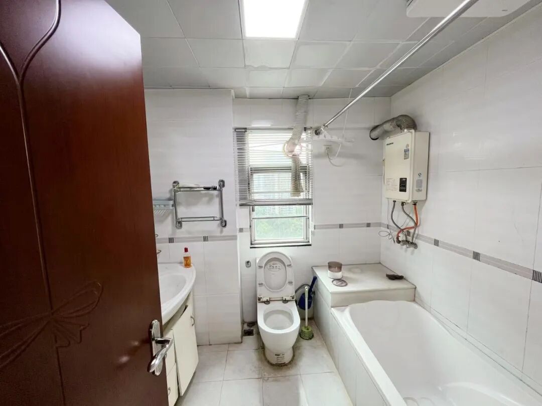 天河北总价1258万四房 | 华标广场，165平三房，无抵押、急售！