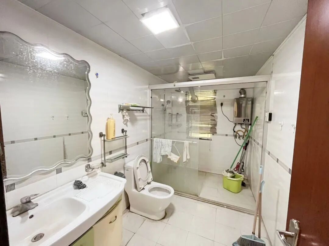 天河北总价1258万四房 | 华标广场，165平三房，无抵押、急售！