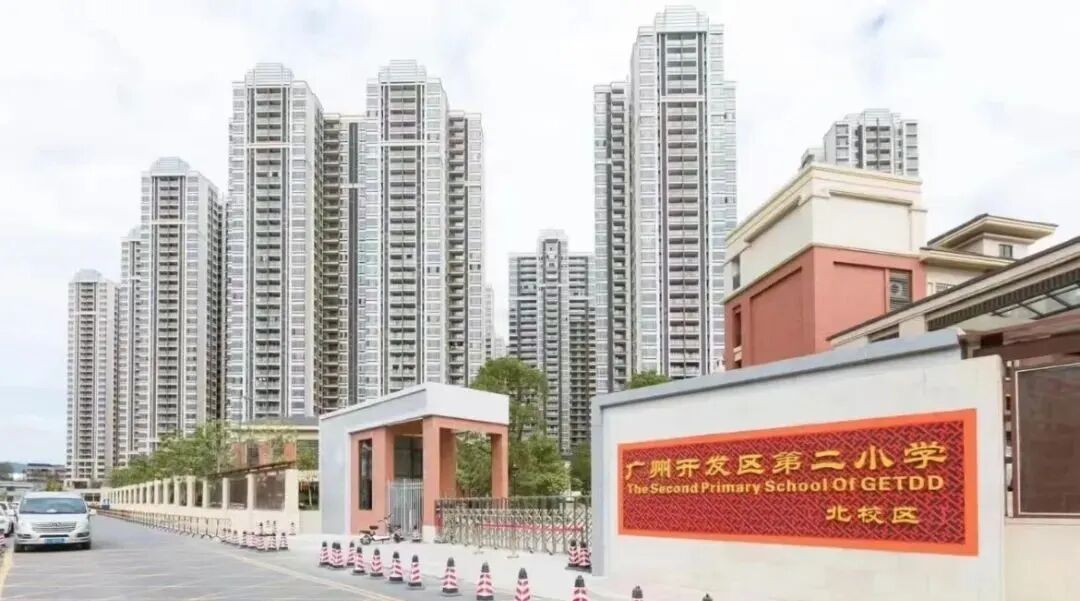 黄埔保利罗兰国际加推*后一栋，单价3字头！