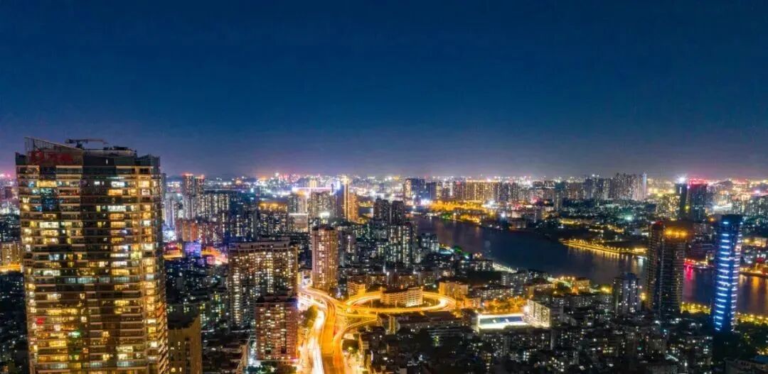 海珠湾壹号仅68席，地段、配套和*江景加持！