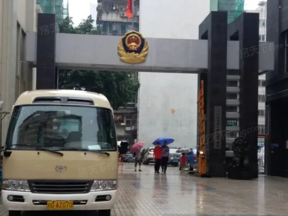 广州天河北二手房在售，边检大院小区大三房，720万！