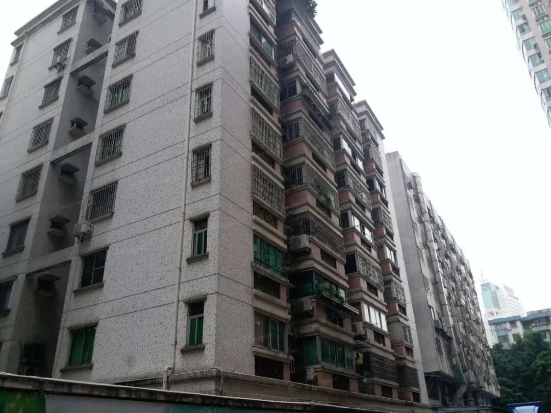 广州天河北二手房在售，边检大院小区大三房，720万！