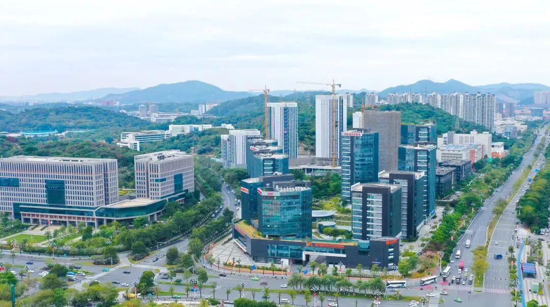 黄埔黄陂地铁口【保利翔龙天汇】南向98㎡三房总价410万！