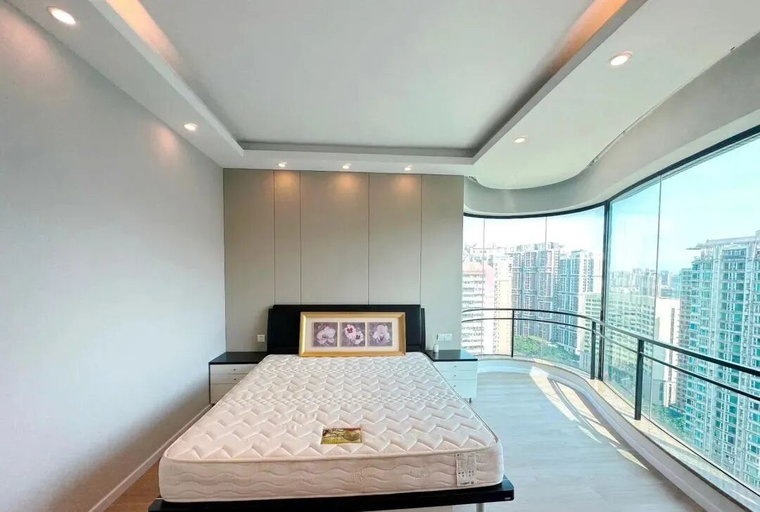 亮点好房编辑看过此房，面积为126㎡，为天河北少有闹中取静户型!