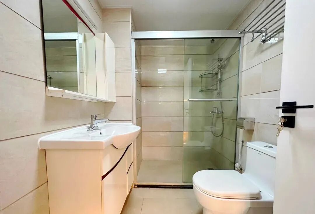 亮点好房编辑看过此房，面积为126㎡，为天河北少有闹中取静户型!