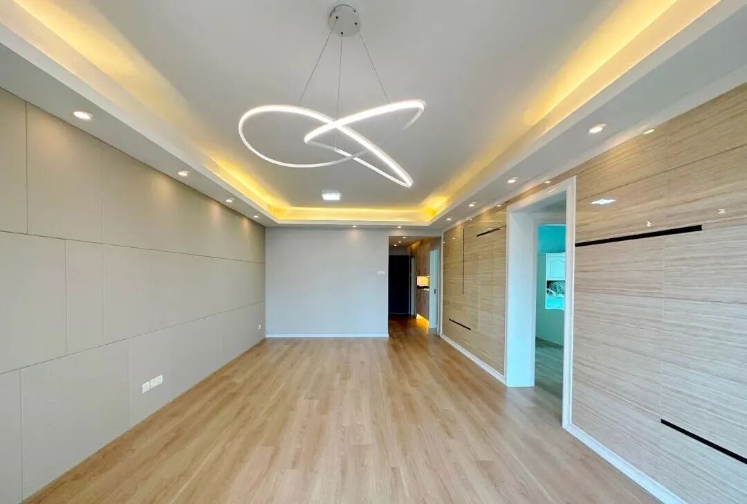 亮点好房编辑看过此房，面积为126㎡，为天河北少有闹中取静户型!