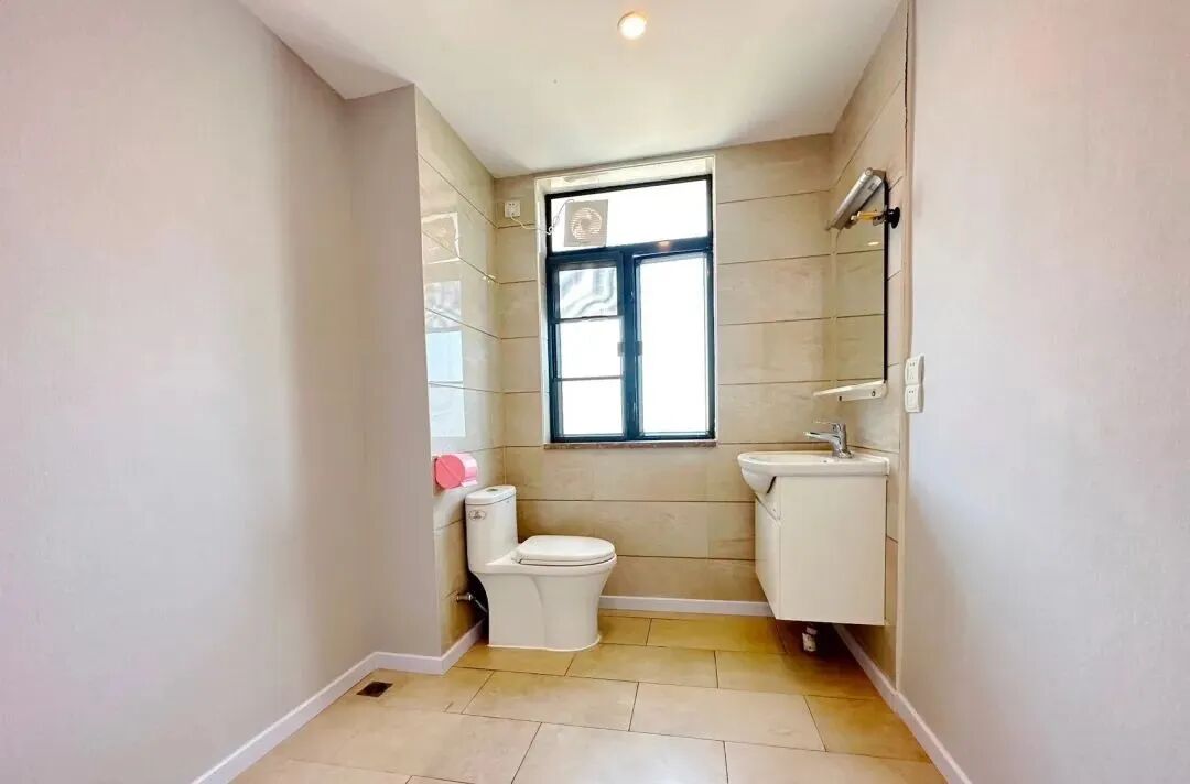 亮点好房编辑看过此房，面积为126㎡，为天河北少有闹中取静户型!