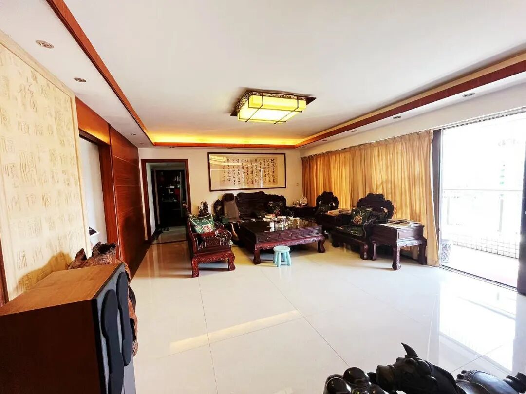 天河北总价1600万四房 |   金碧翡翠华庭，162平四房，近地铁、急售！