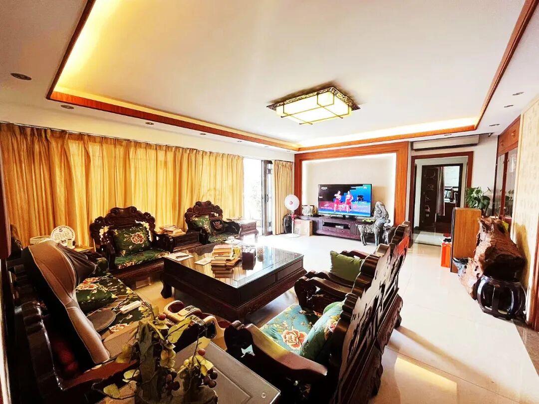 天河北总价1600万四房 |   金碧翡翠华庭，162平四房，近地铁、急售！